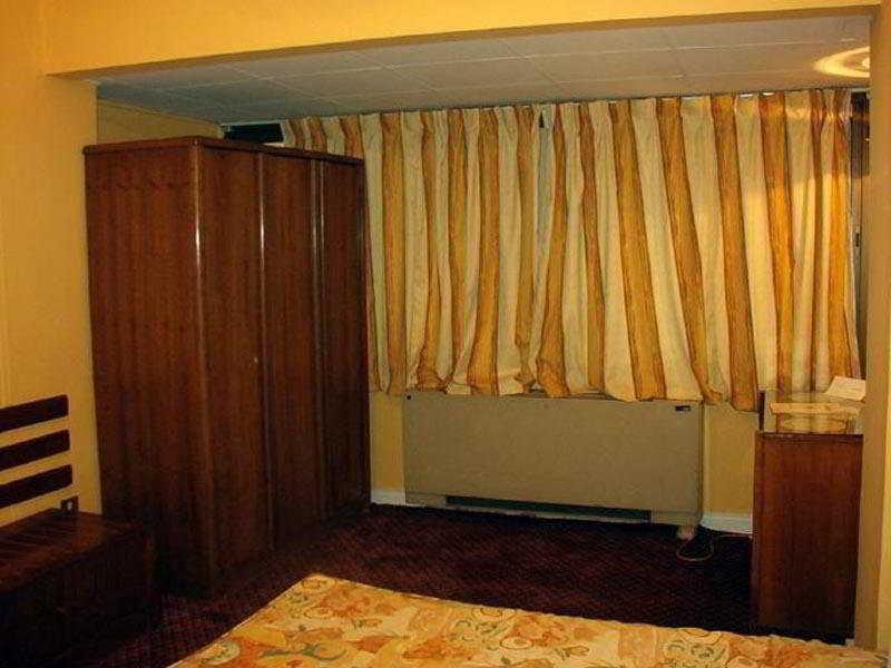 Hotel Khan 3*