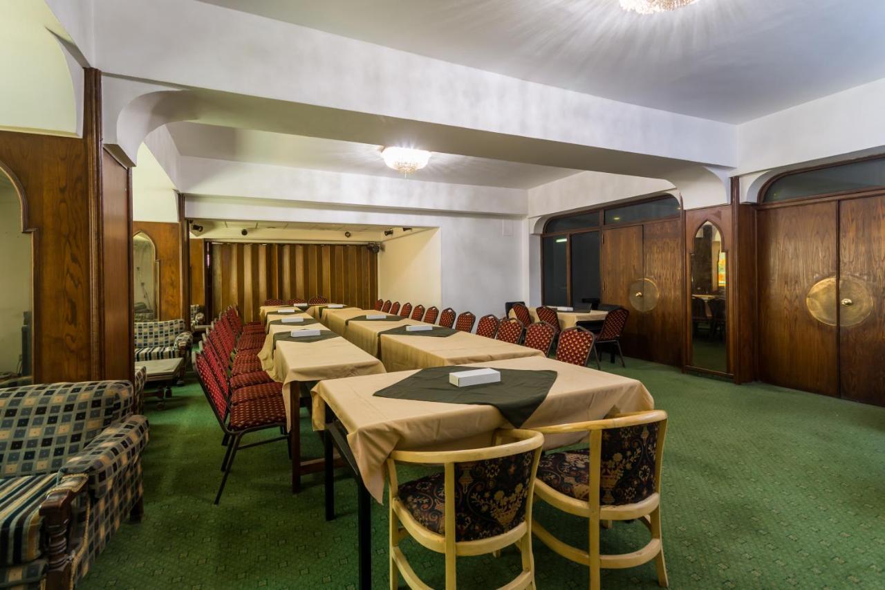 Hotel Khan 3*