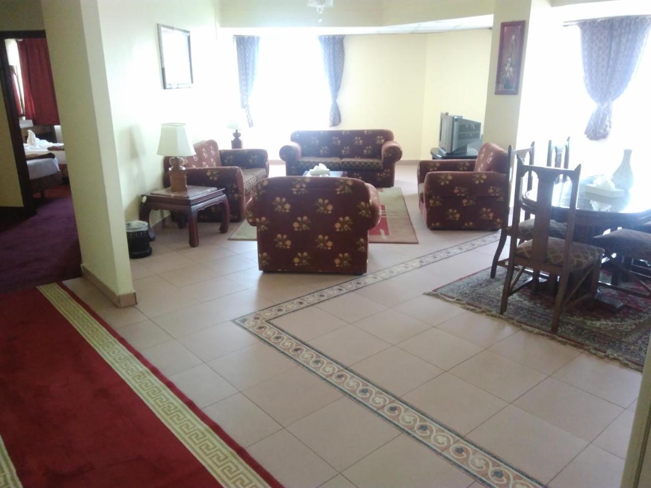 Hotel Khan 3*